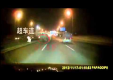 Porsche Cayman купе врезался в заднюю часть грузовика без света на шоссе